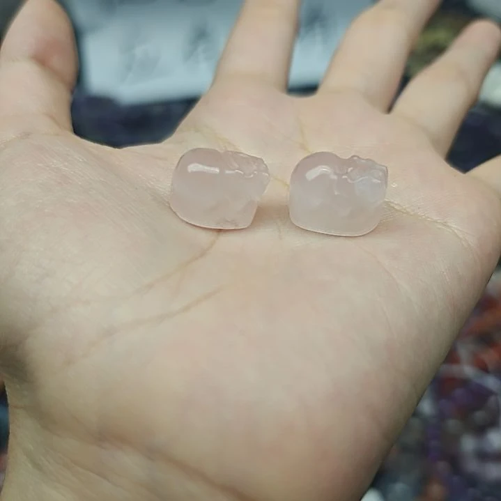 玛瑙/玉髓散珠一个纯天然粉水晶貔恘