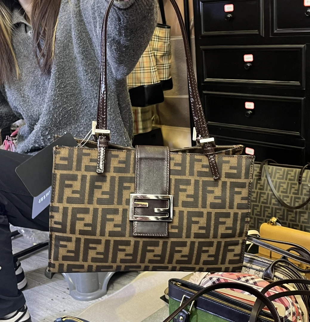 95新 FENDI/芬迪 K594经典托单肩设计简约大气时尚百搭