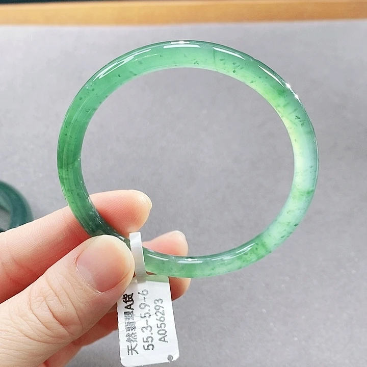 翡翠未镶嵌手镯（圆镯）