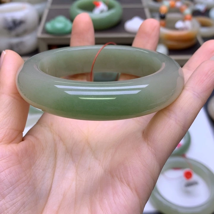 未镶嵌手镯石英质玉