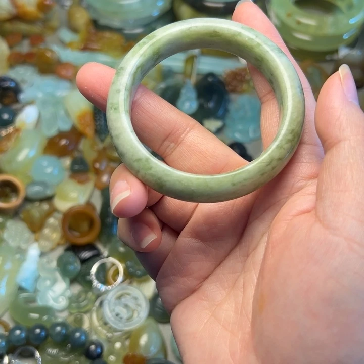 蛇纹石玉未镶嵌微瑕