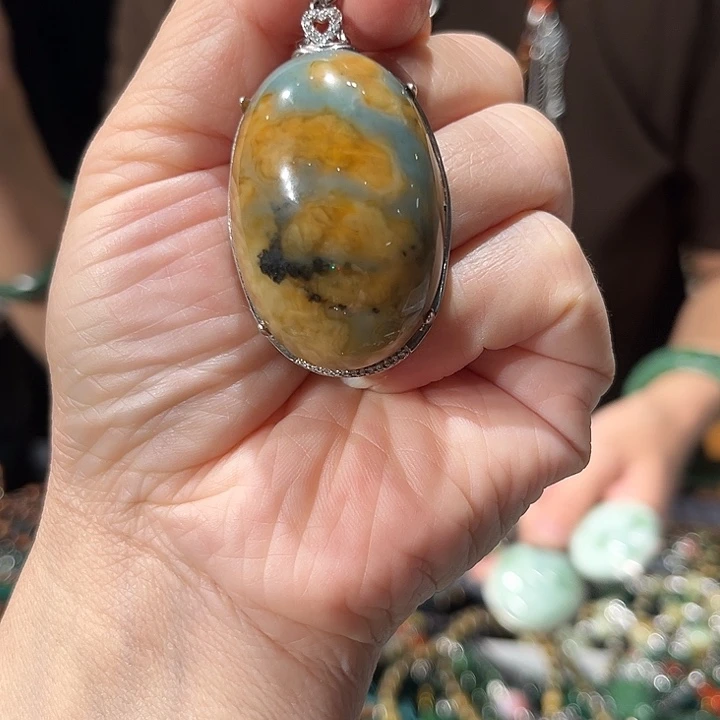 颈饰未镶嵌和田玉