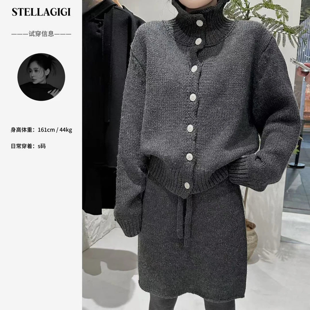 SG / 杨依姗 AW 时髦精针织翻领毛衣+短裙套装TZ-20242409