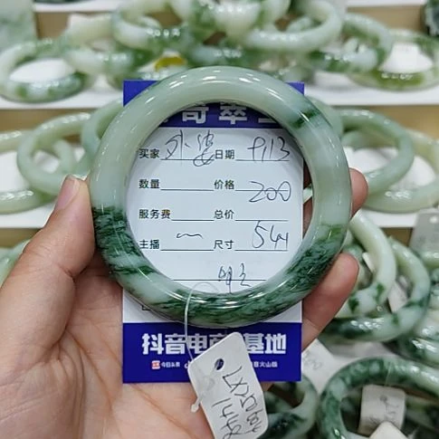 外***事未镶嵌透闪石-蛇纹石玉手镯