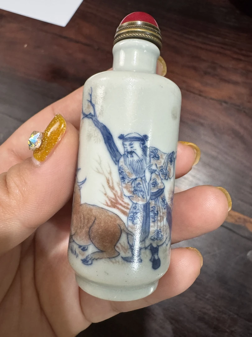 青花邮里红人物壶