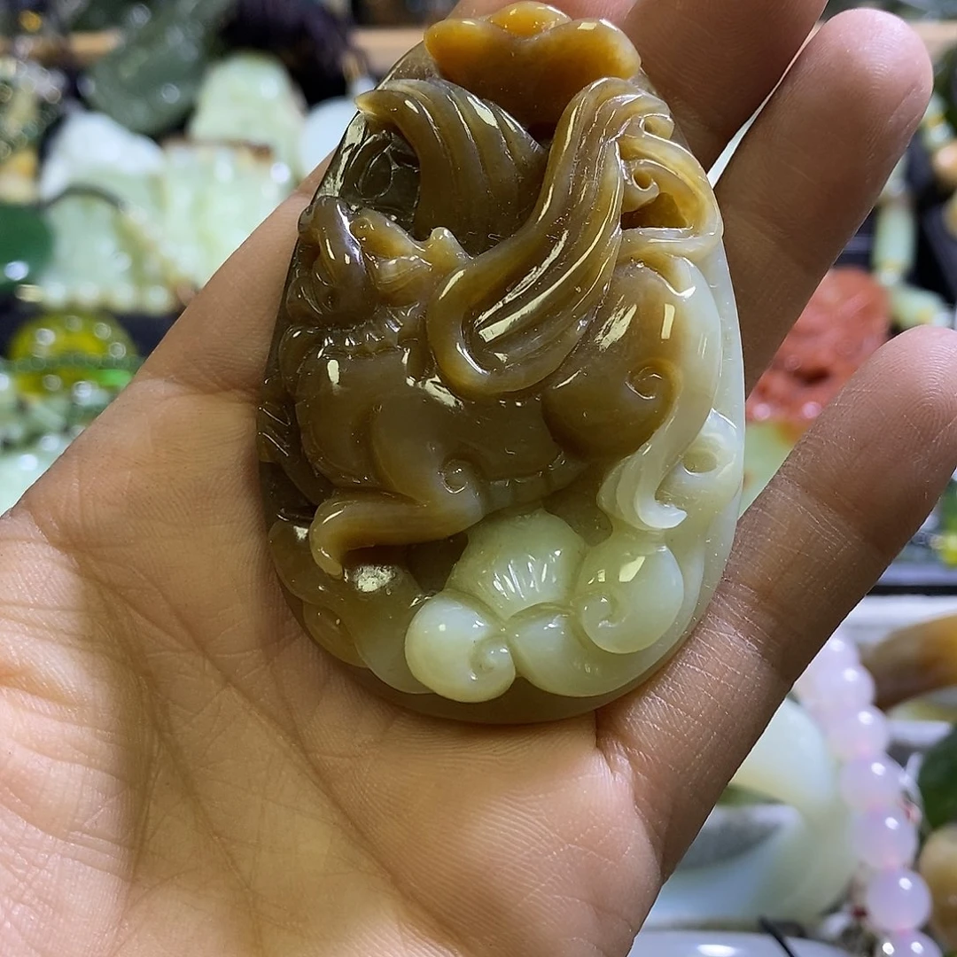 和田玉未镶嵌颈饰一个