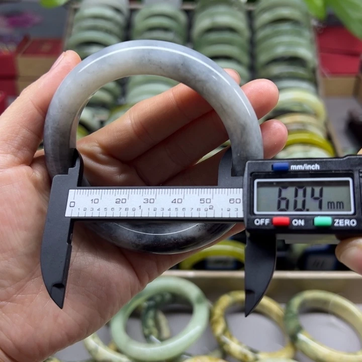 蛇纹石玉未镶嵌手镯98