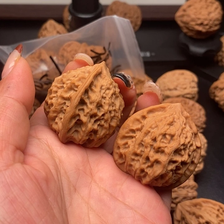 【闪购商品】喜****厂文玩核桃手把件金牛