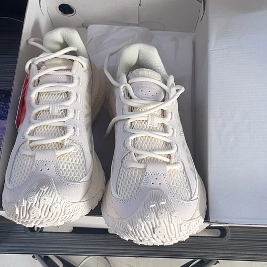 15号李宁跑鞋42.265底微脏