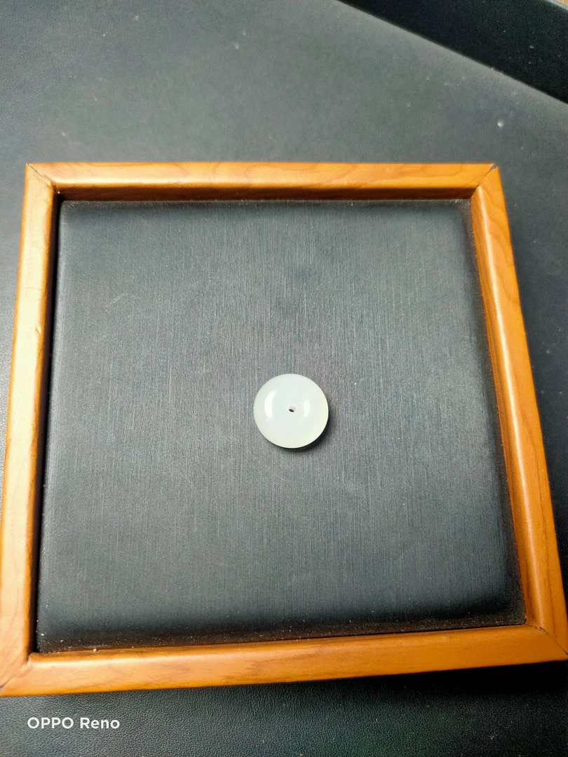 精美小巧和田玉平安扣颜色尺寸有误差随机发货