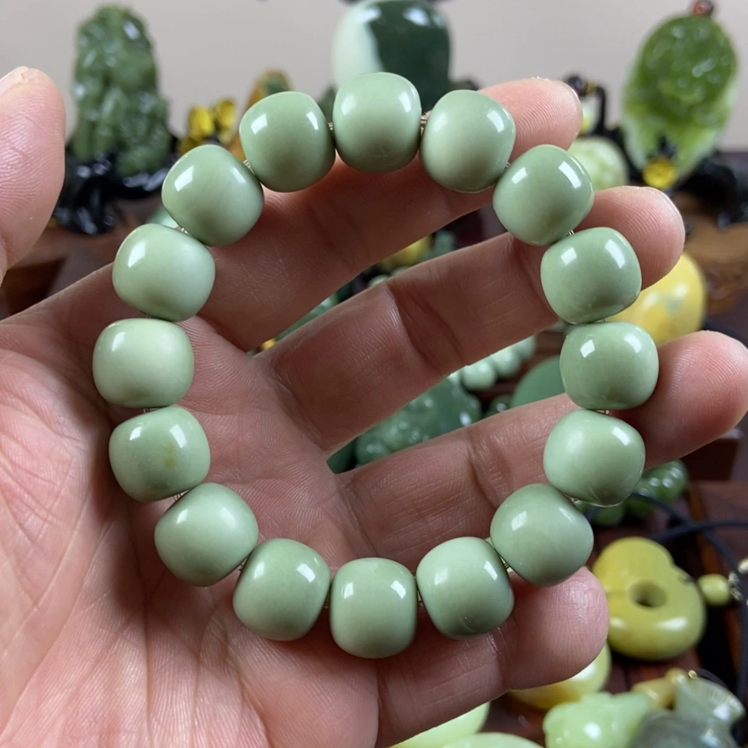 岫岩老玉（透闪石质玉）未镶嵌珠宝奇石