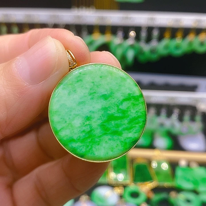 翡翠吊坠(赠链)18K金镶嵌吊坠