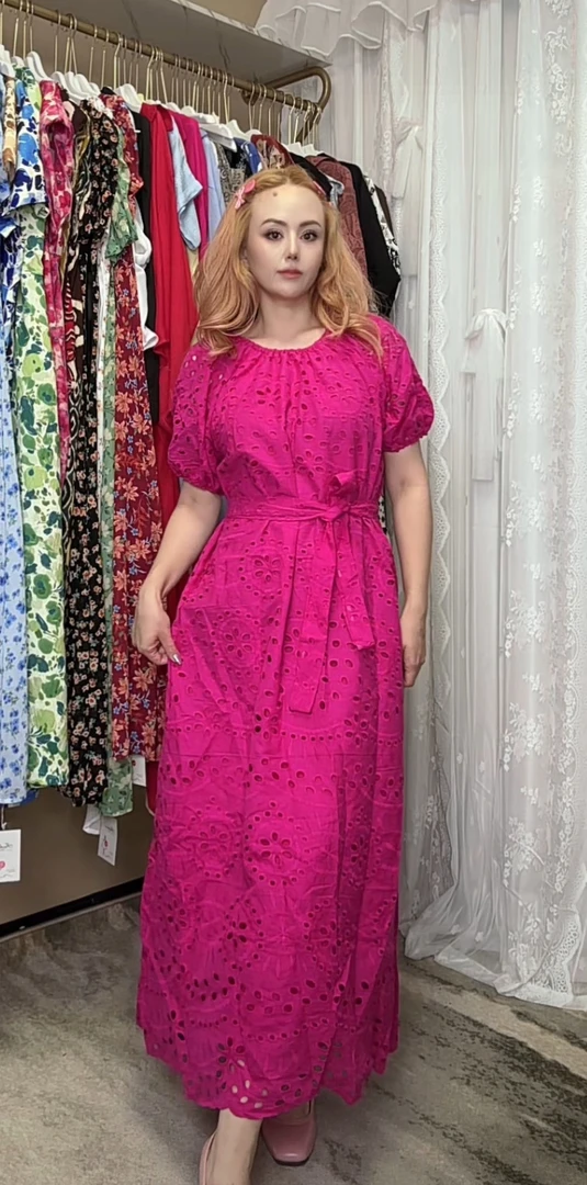 法式甜美一字肩镂空刺绣收腰显瘦度假风过膝长款连衣裙