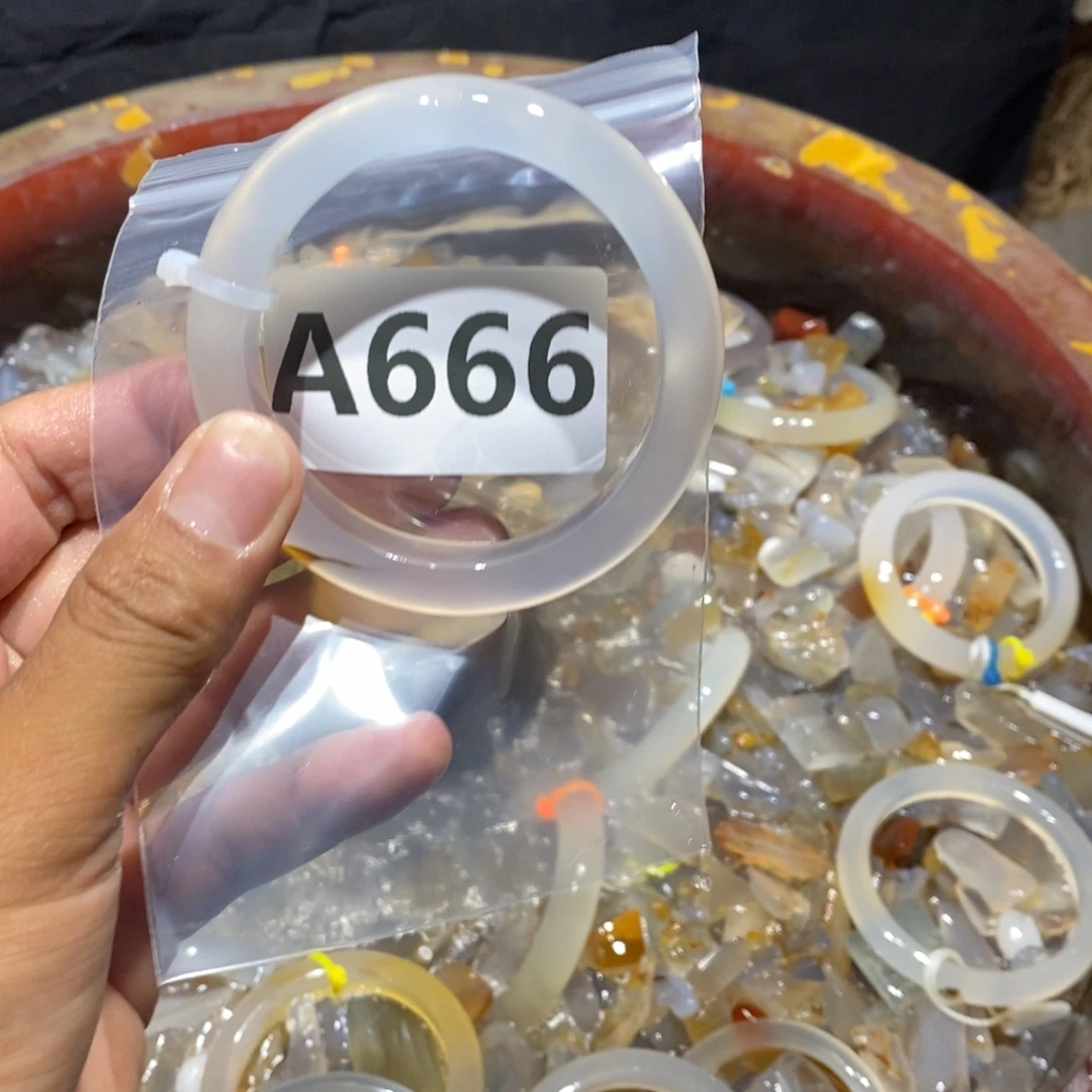 咦***动手镯玛瑙/玉髓未镶嵌