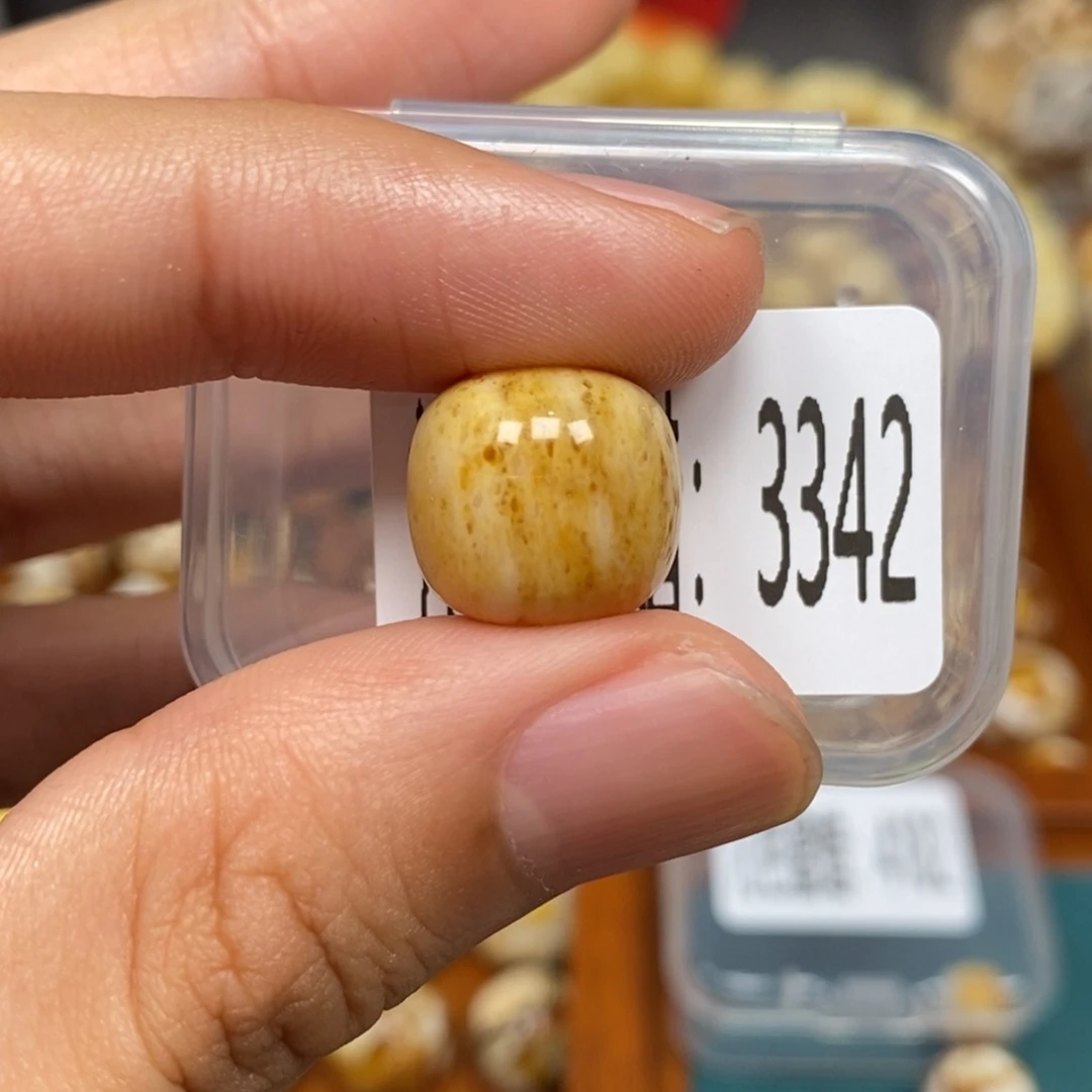 蜜蜡未镶嵌珠宝奇石3343