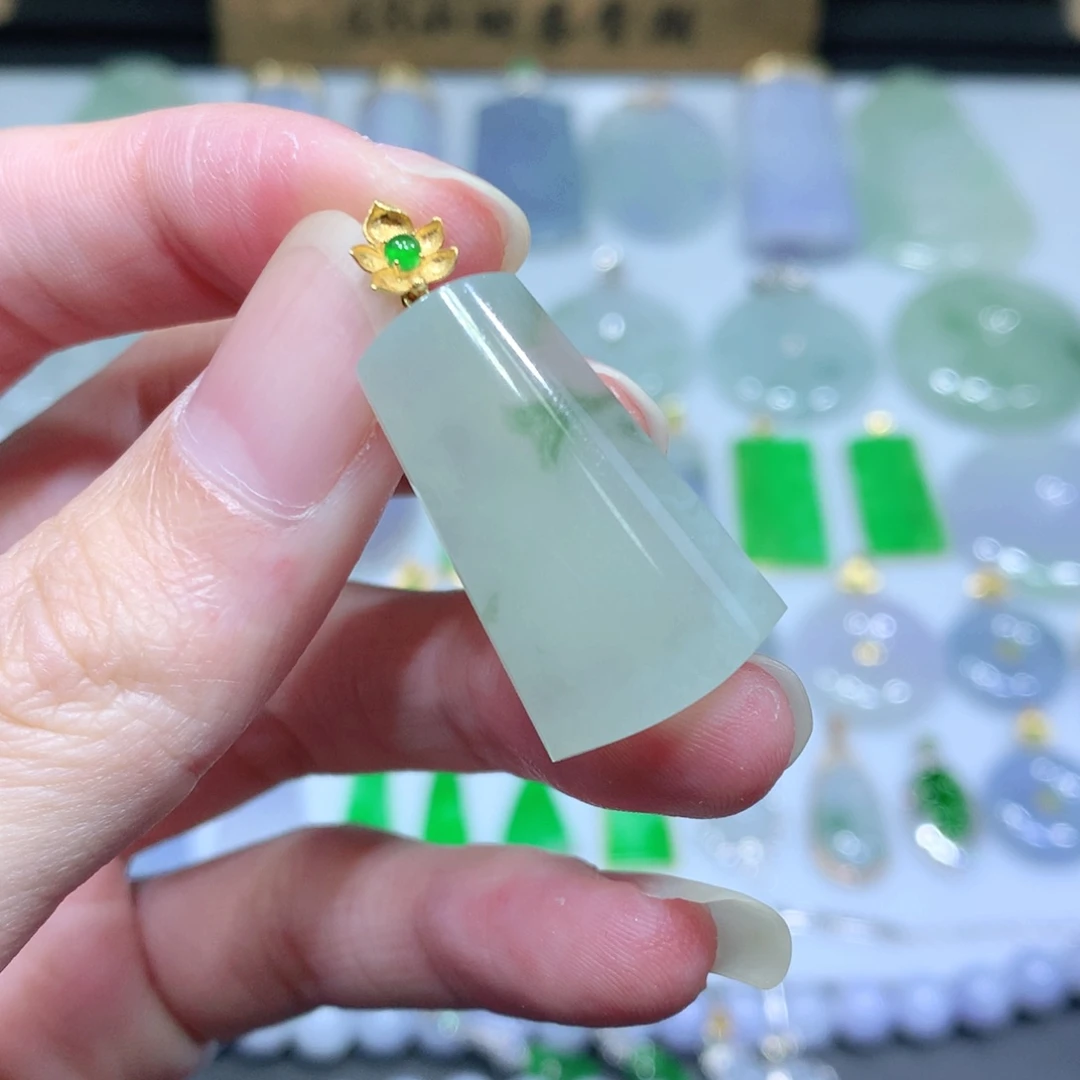 翡翠吊坠(不含链)18K金镶嵌