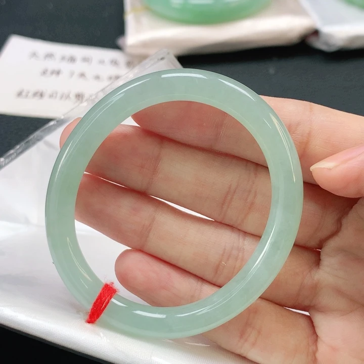 翡翠手镯未镶嵌贵妃50圆