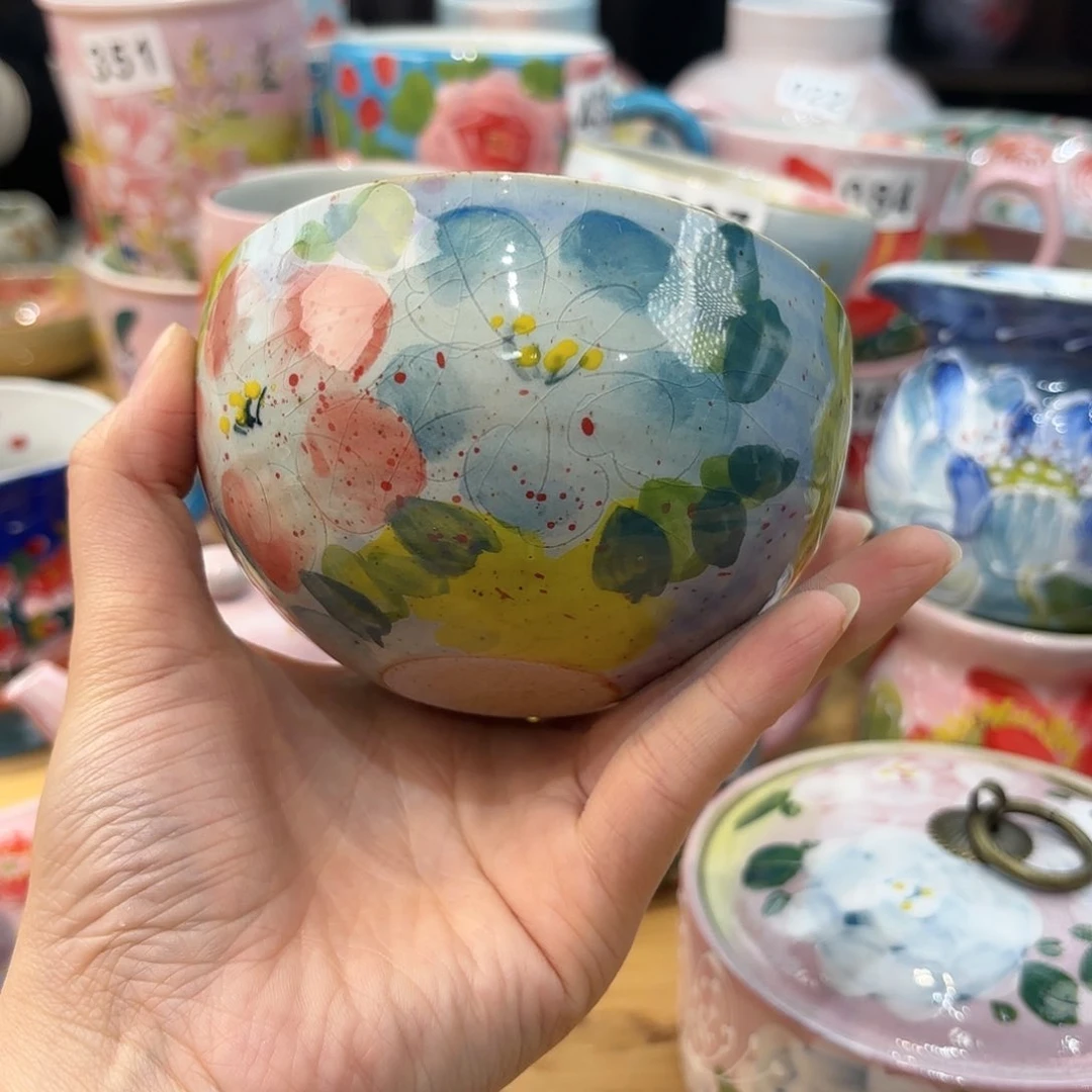 瓷片兔兔哈哈笑的