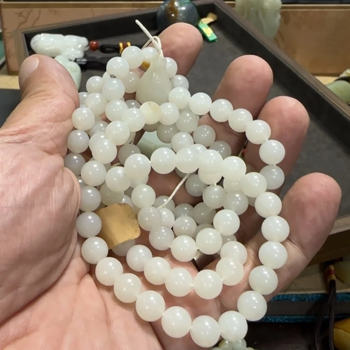 静***之和田玉未镶嵌颈饰