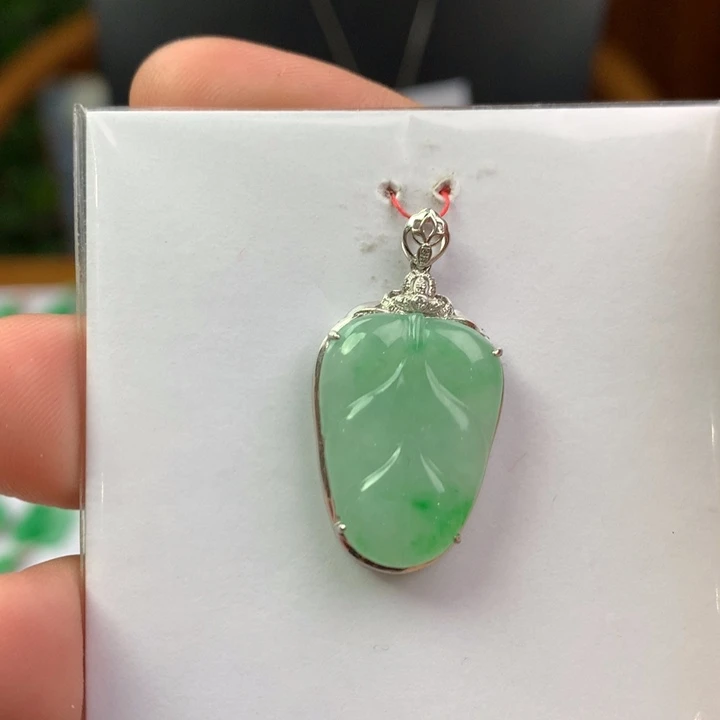翡翠18K金镶嵌颈饰翡翠吊坠