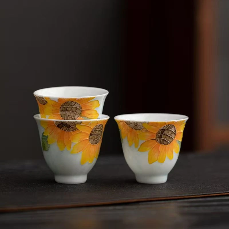 向日葵甜白釉手绘堆绘釉下彩陶瓷茶具和音杯单杯（容量40毫升）