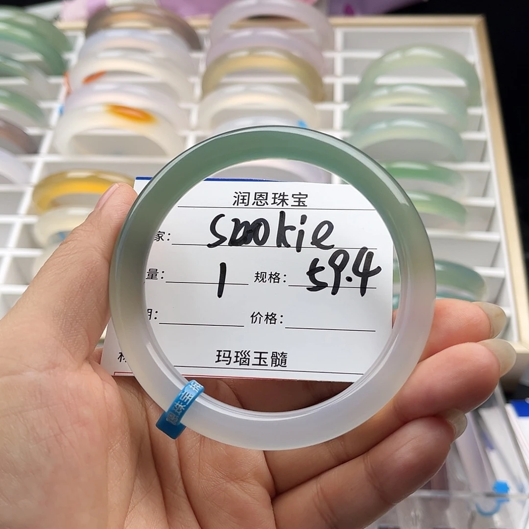 玛瑙/玉髓手镯未镶嵌s****e