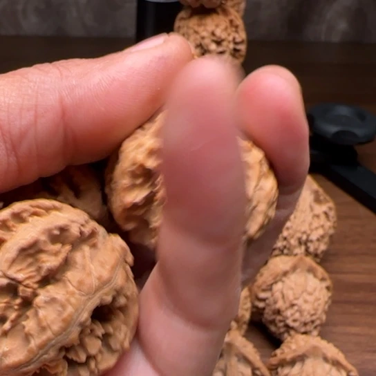 文玩核桃吊坠偶**画陕西野生灯笼