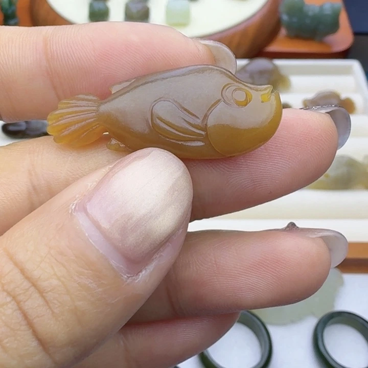 七***～和田玉（糖玉）未镶嵌车挂