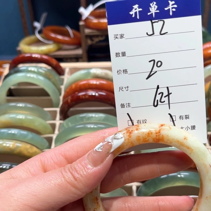 蛇纹石玉手镯合金龙*莹