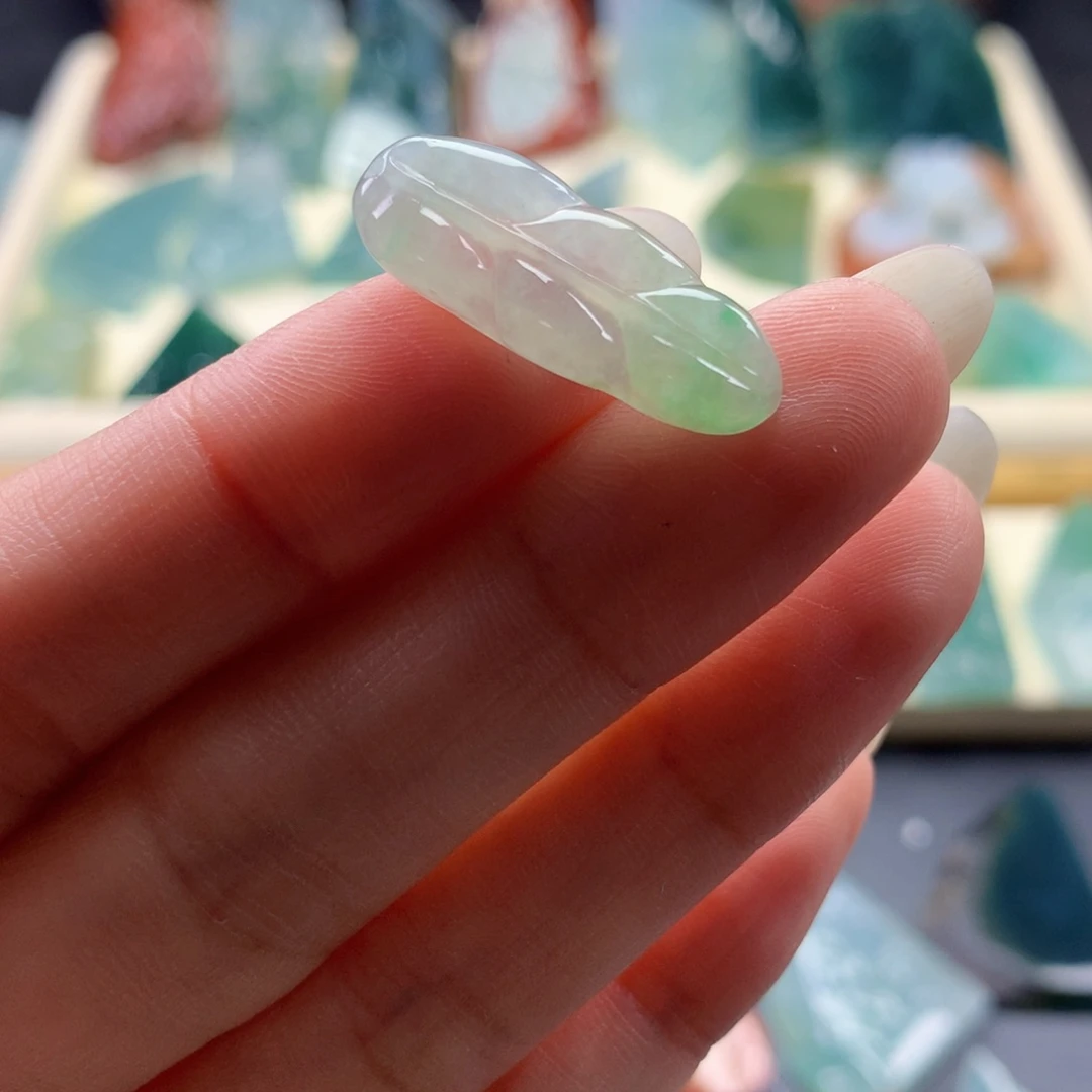 颈饰未镶嵌翡翠?***水