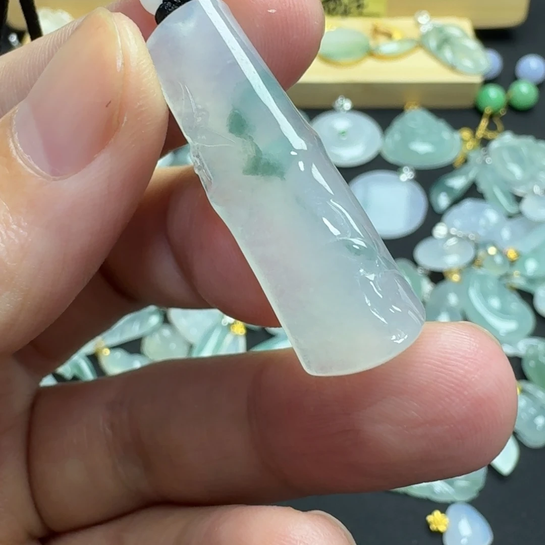 翡翠未镶嵌颈饰竹节