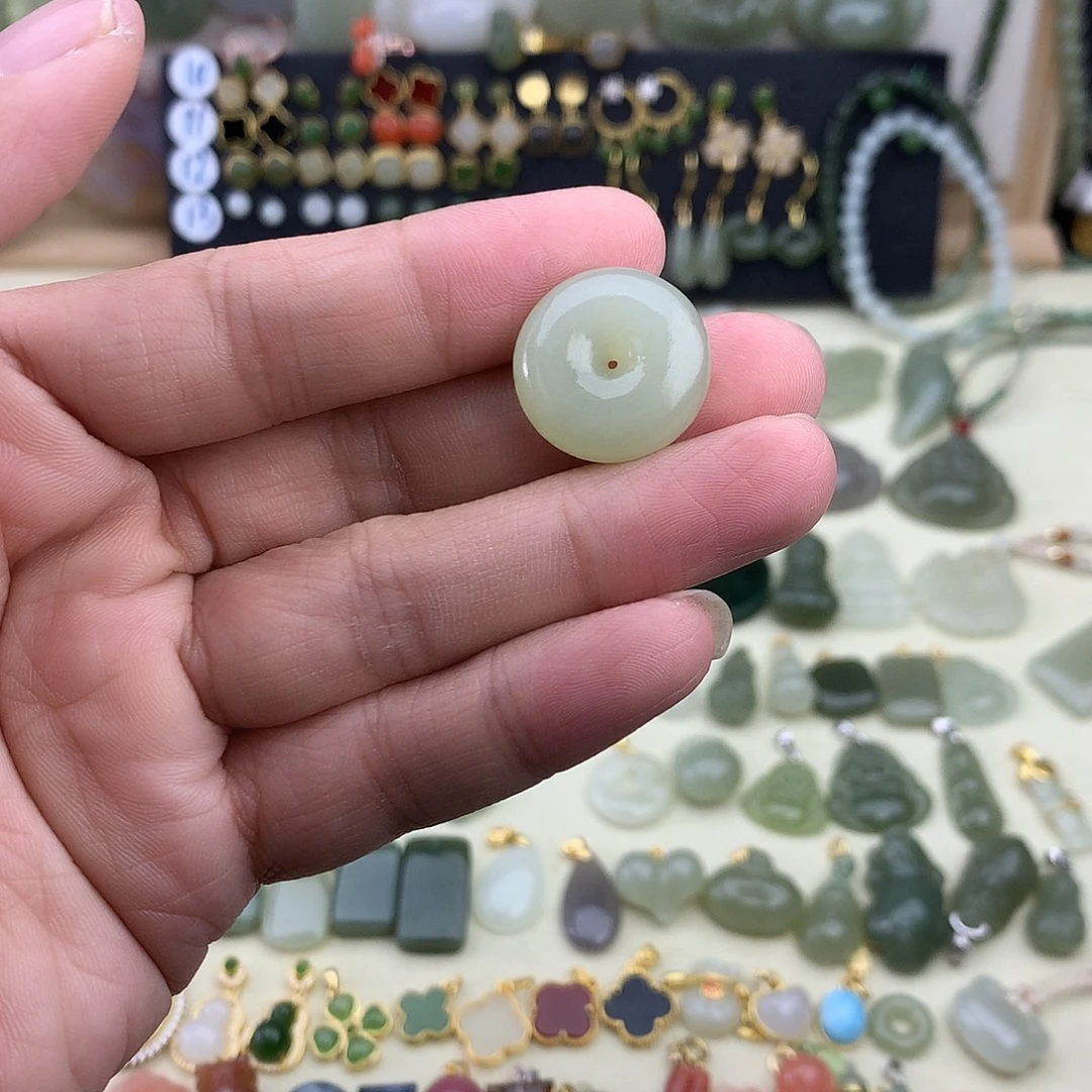 和田玉未镶嵌吊坠(不含链)