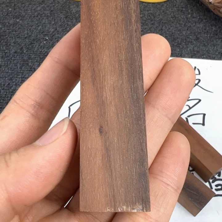 木檀香30g……………………黑肉……瑕疵