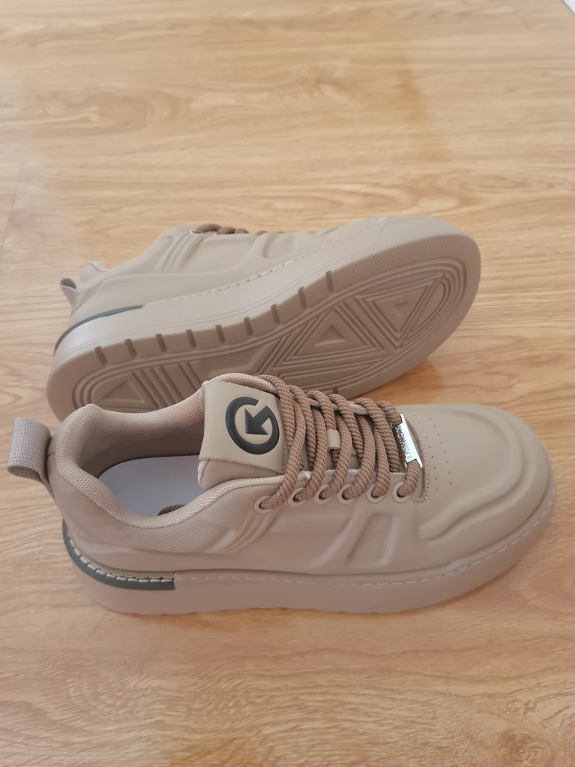 时尚百搭潮款男鞋