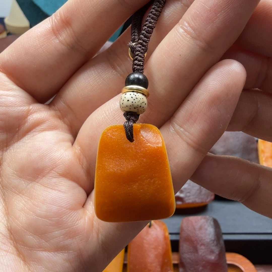 琥珀吊坠(赠链)未镶嵌