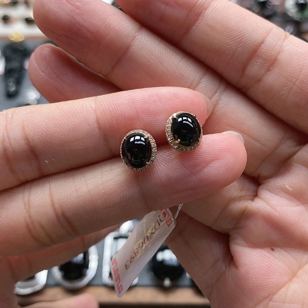 18K金镶嵌翡翠耳饰小**铭墨翠