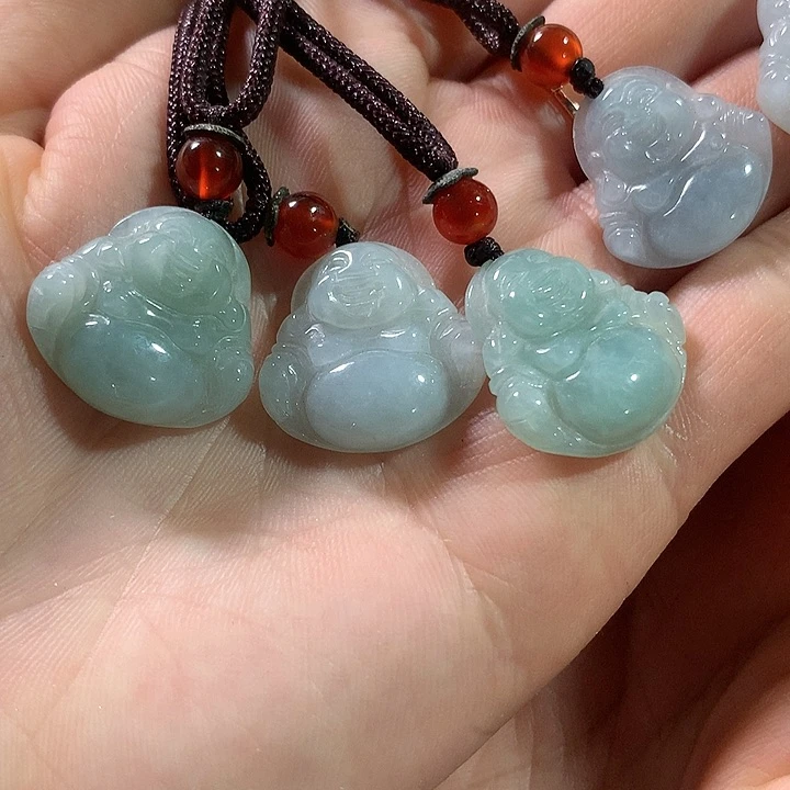 翡翠颈饰未镶嵌佛