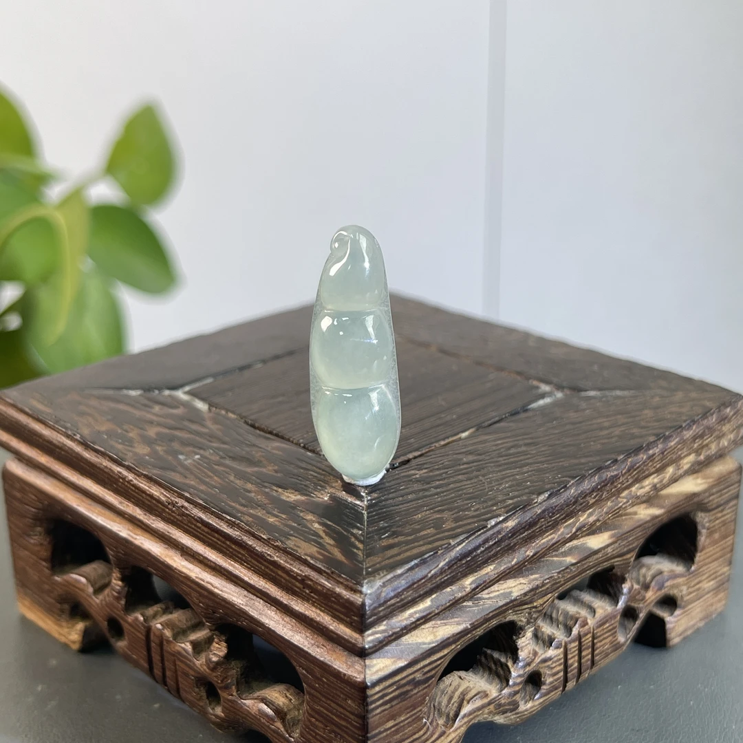 JXW03-015 天然缅甸A货翡翠  福豆