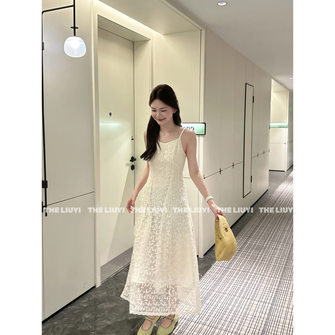 【LIUYI】花开半夏~春夏蕾丝吊带显瘦连衣裙53037