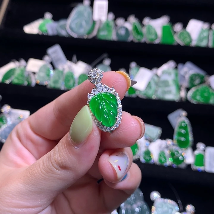 【闪购商品】颈饰银S925镶嵌翡翠