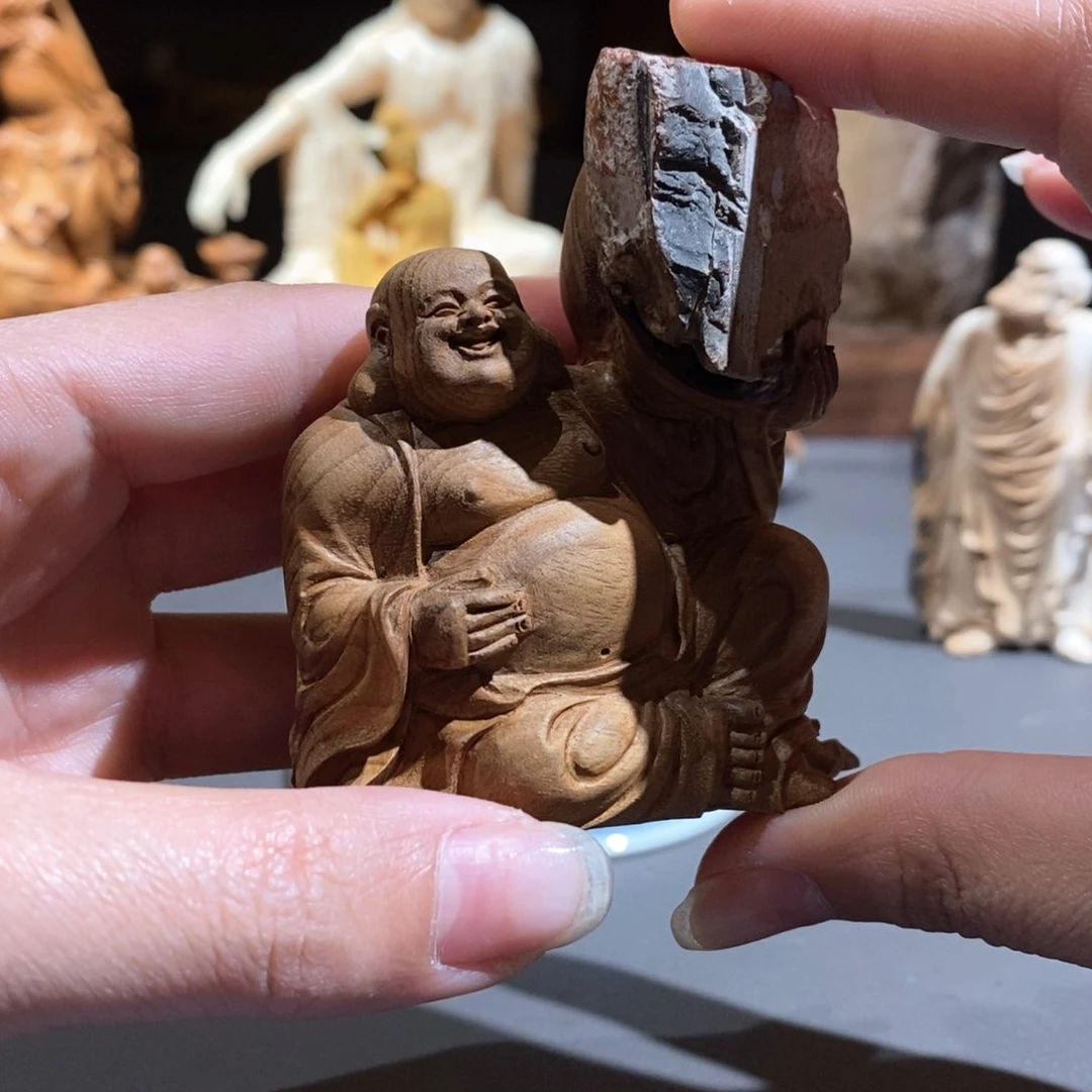 楠木星**说金丝楠抱石弥勒