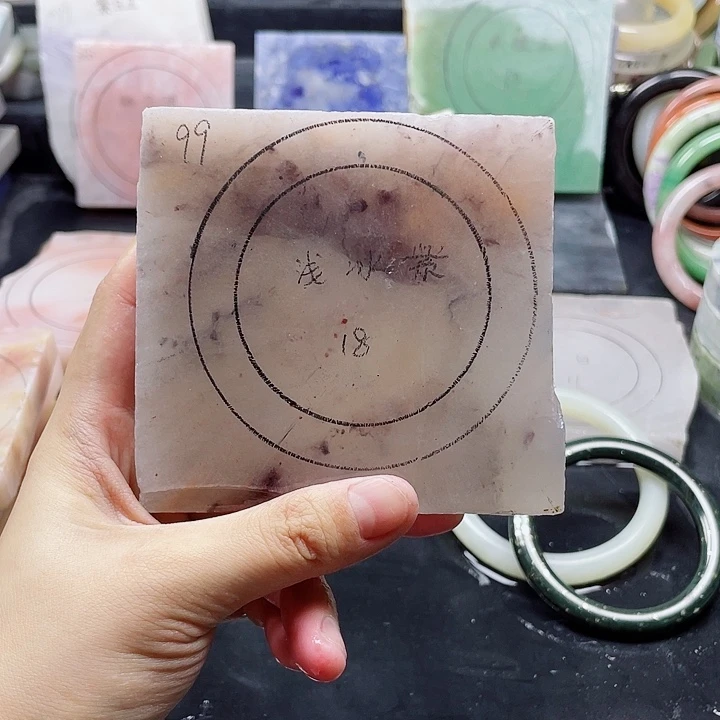 石英质玉未镶嵌手镯定制