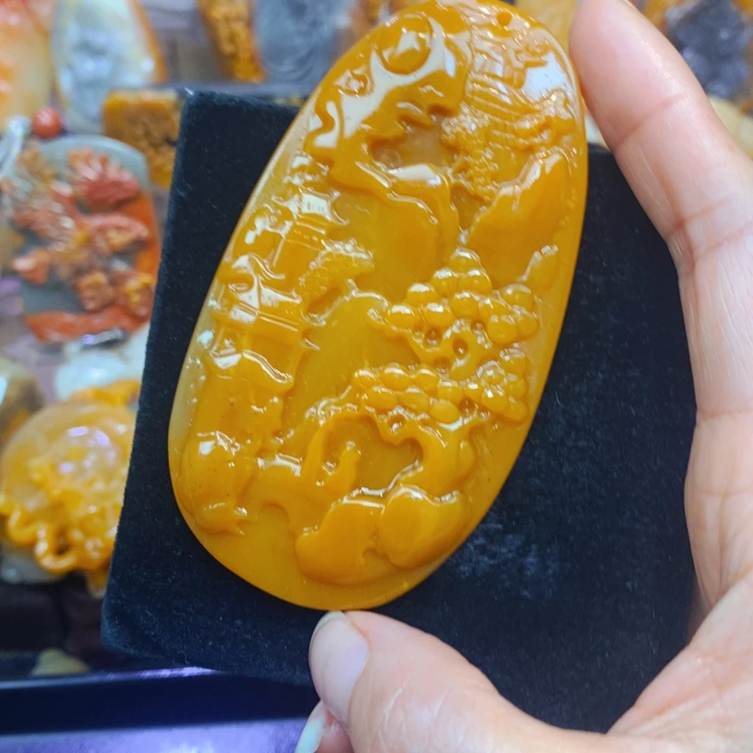 未镶嵌石英质玉（黄龙玉）颈饰