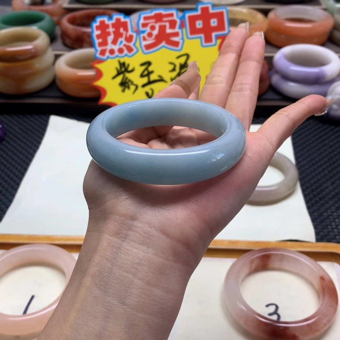 石英质玉手镯未镶嵌我***虫