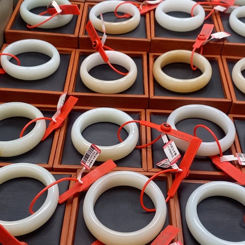 【闪购商品】未镶嵌手镯和田玉