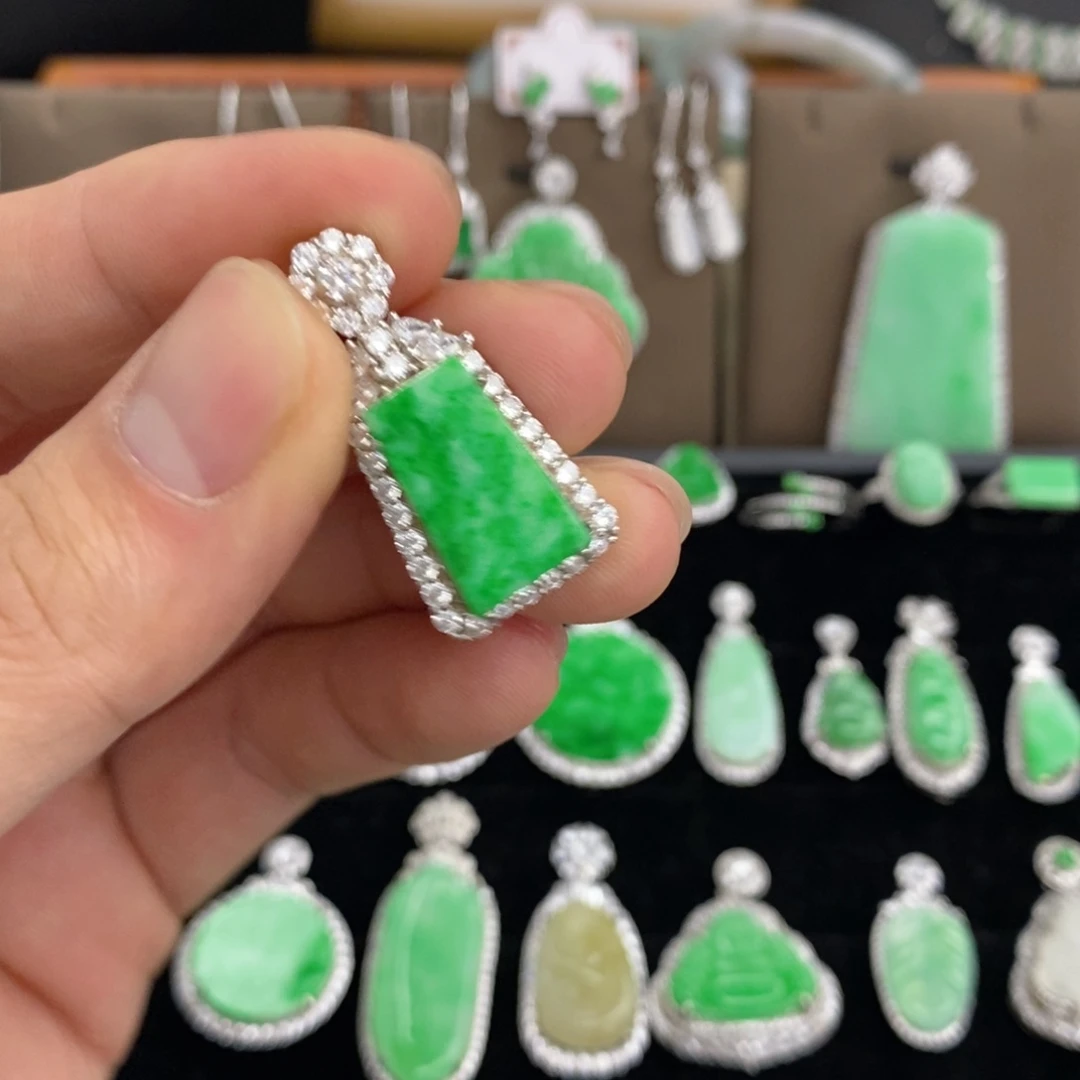 翡翠颈饰银S925镶嵌天然翡翠