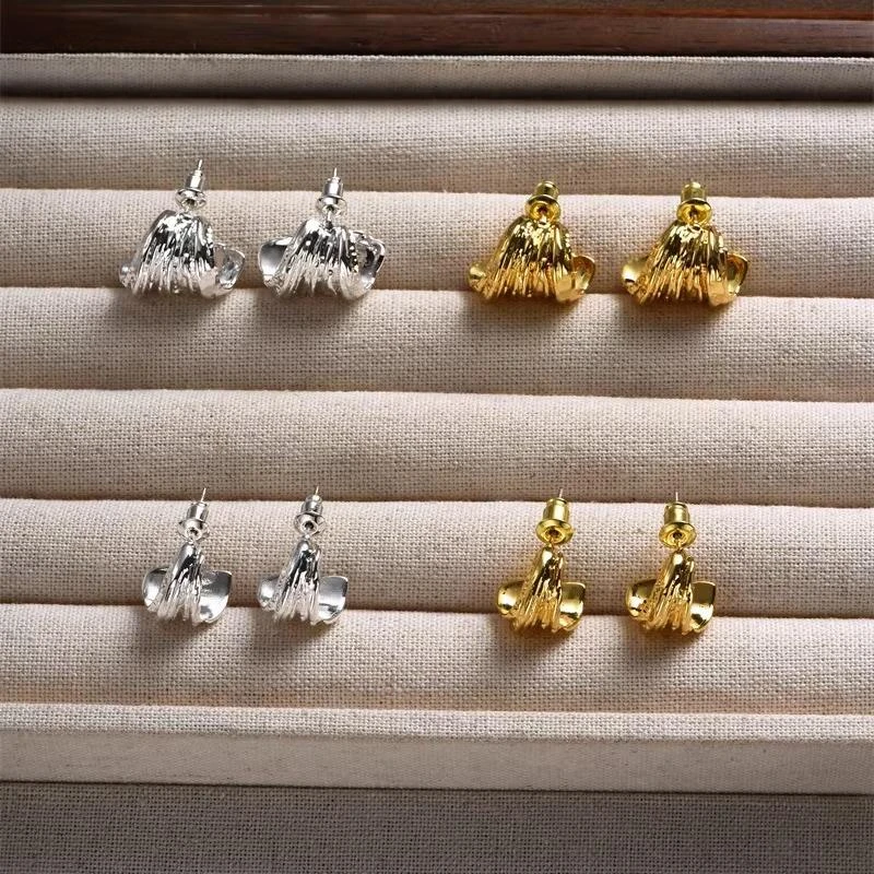 铜合金锆石耳饰 手工雕纹金属褶皱耳钉女轻奢小众设计高级感简约