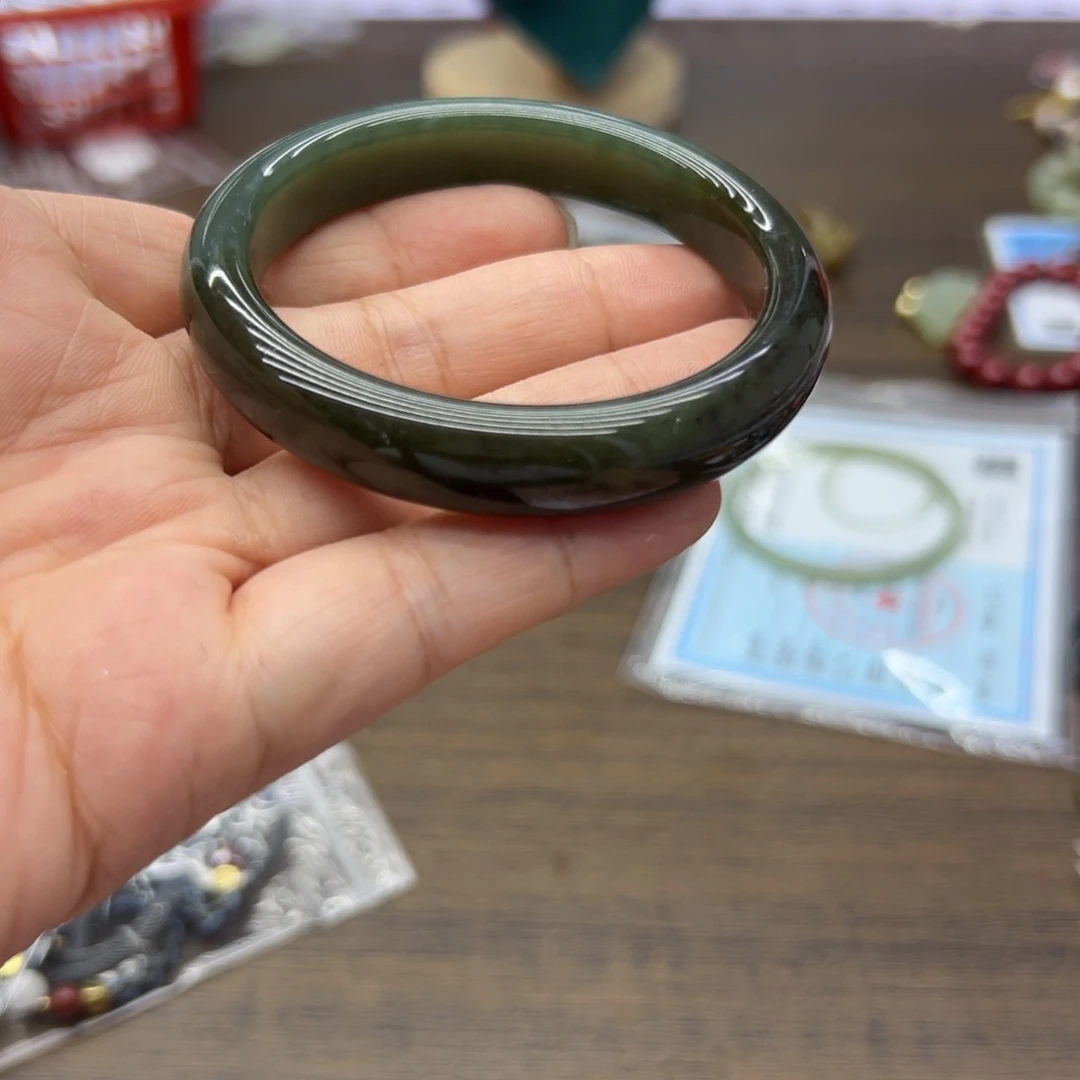 和田玉手镯未镶嵌53.8圈围114微瑕