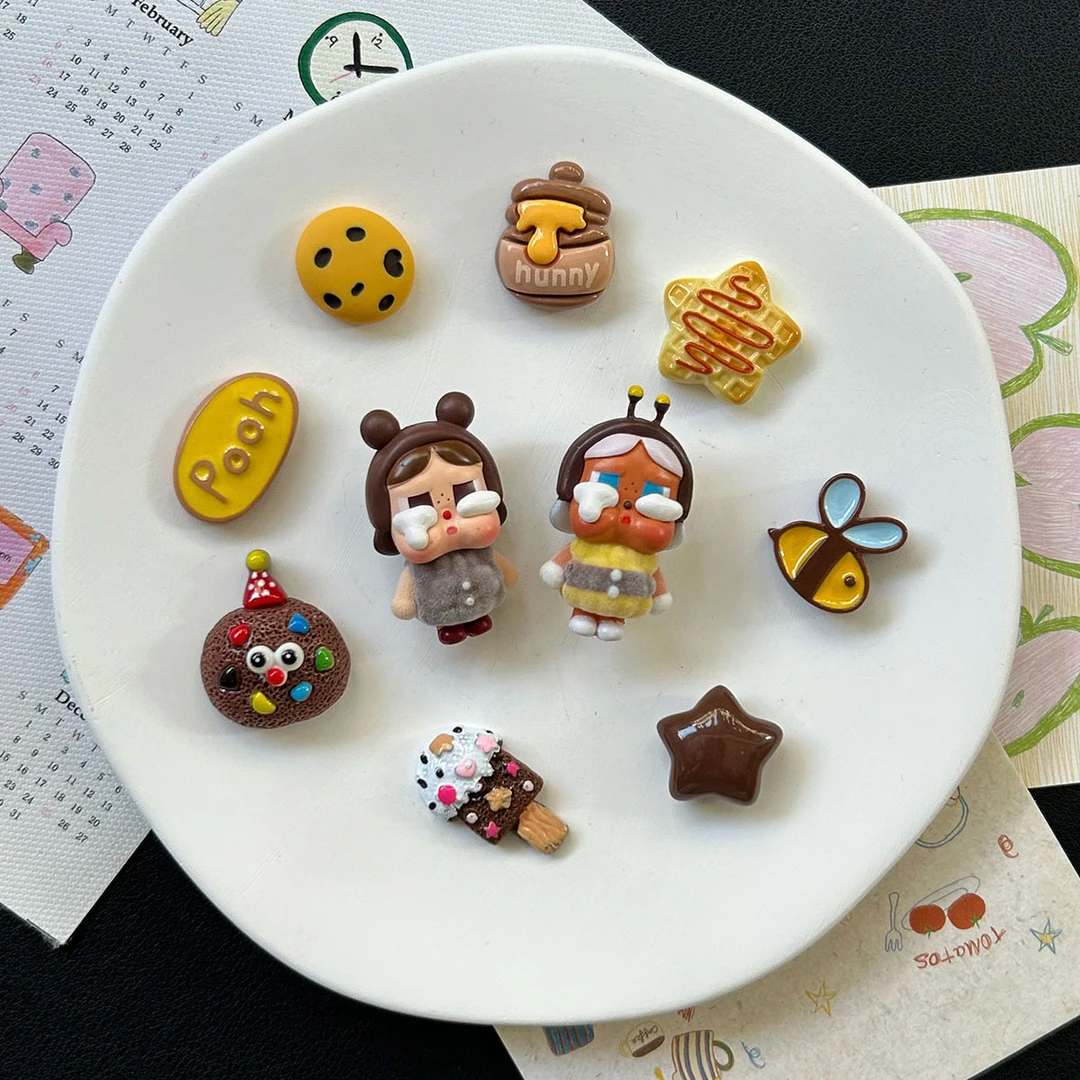 洞洞鞋配饰哭娃系列哭哭蜜蜂熊Diy卡通可爱高级感鞋花适配Crocs