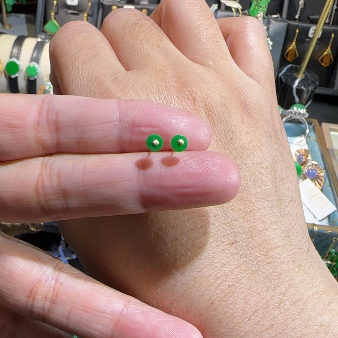 翡翠18K金镶嵌颈饰耳钉